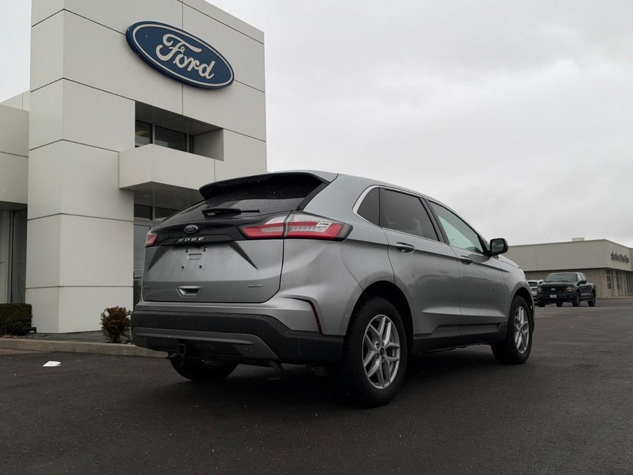 2024 Ford Edge SEL AWD Photo2