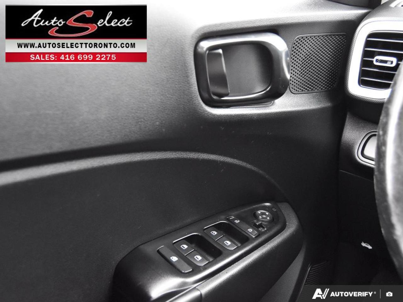 2020 Hyundai Venue Ultimate w/Black Interior (IVT) Sunroof - Apple Carplay - Clean Carfax Photo