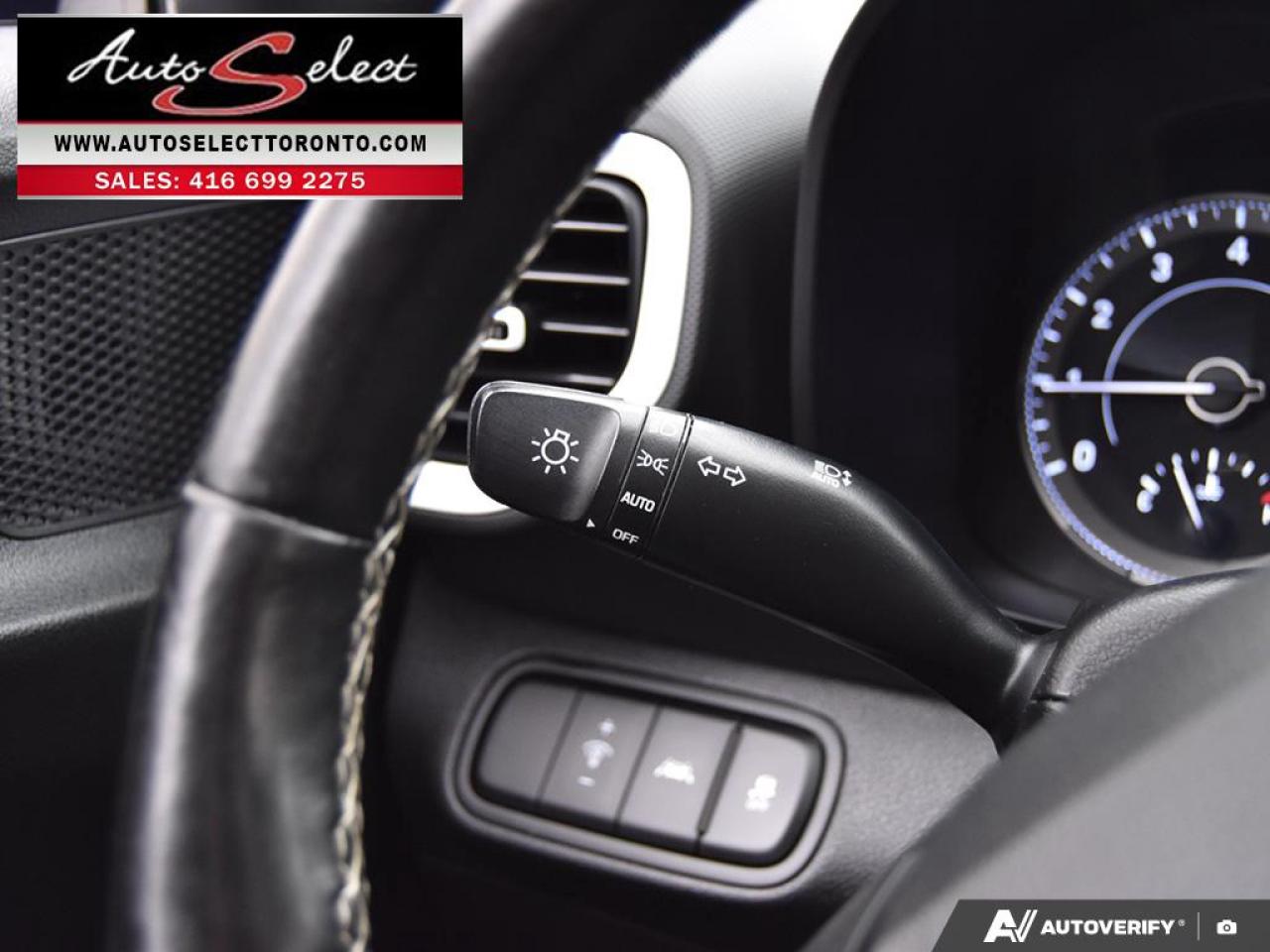 2020 Hyundai Venue Ultimate w/Black Interior (IVT) Sunroof - Apple Carplay - Clean Carfax Photo