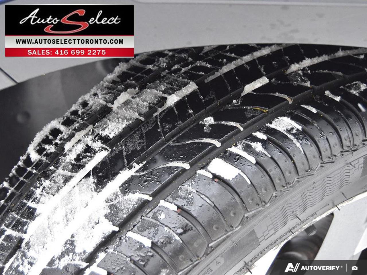 2020 Hyundai Venue Ultimate w/Black Interior (IVT) Sunroof - Apple Carplay - Clean Carfax Photo