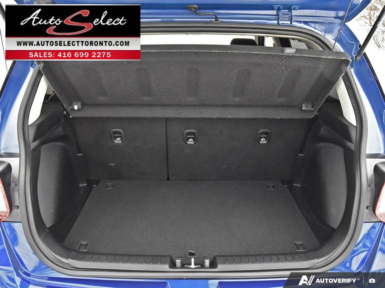 2020 Hyundai Venue Ultimate w/Black Interior (IVT) Sunroof - Apple Carplay - Clean Carfax Photo