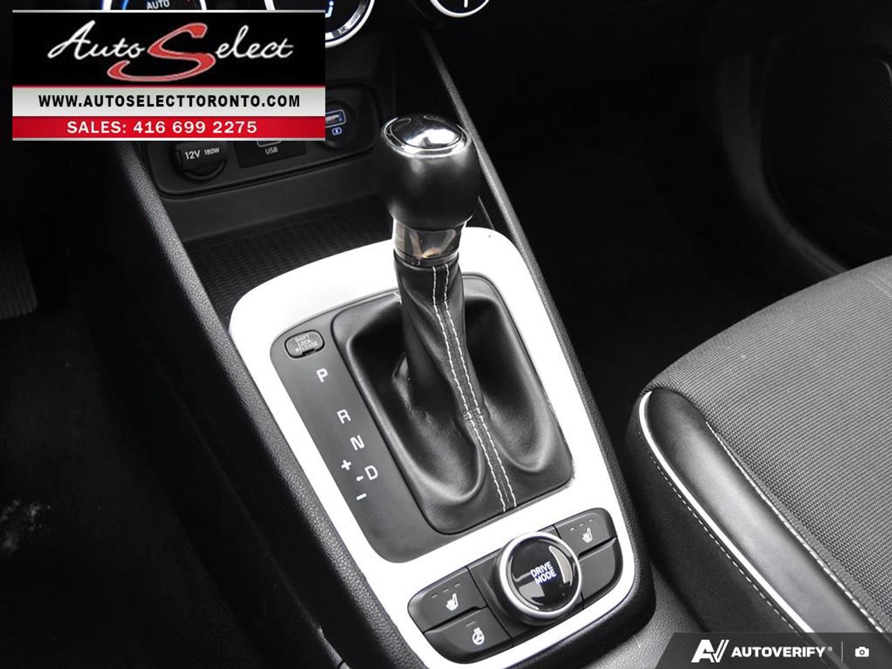 2020 Hyundai Venue Ultimate w/Black Interior (IVT) Sunroof - Apple Carplay - Clean Carfax Photo