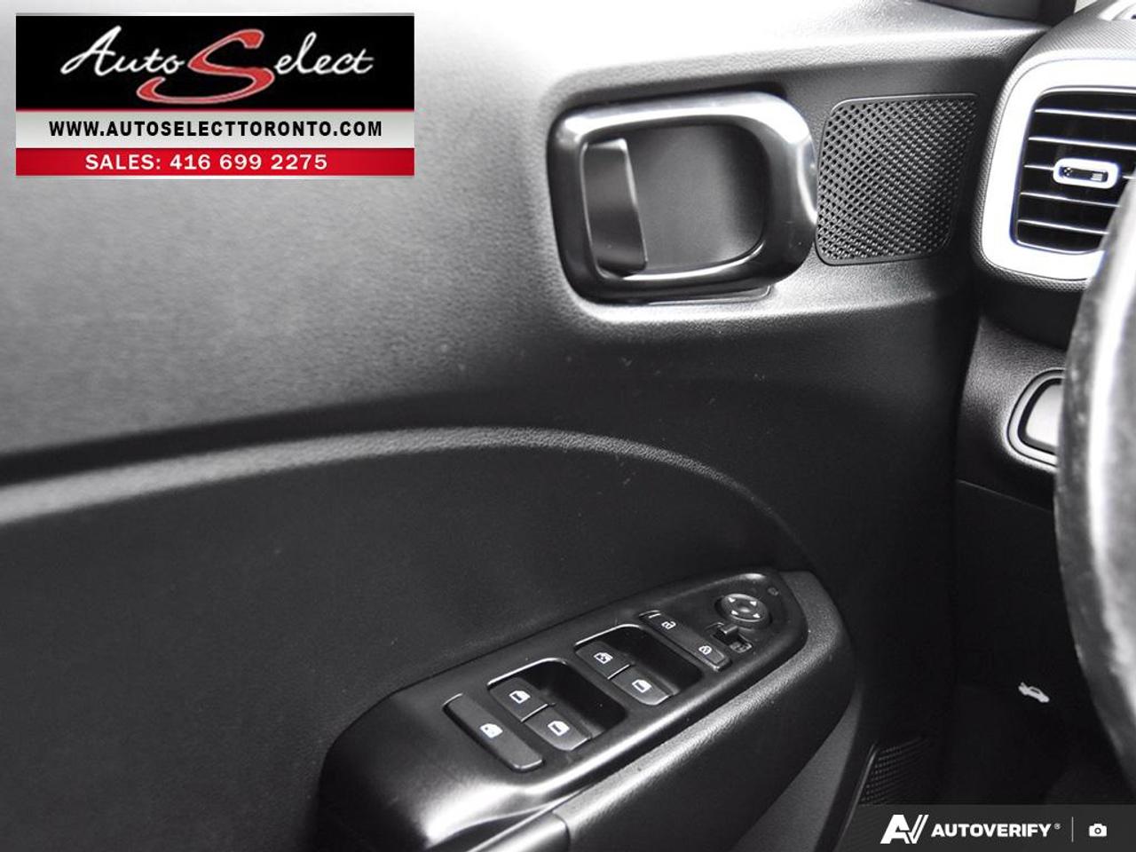 2020 Hyundai Venue Ultimate w/Black Interior (IVT) Sunroof - Apple Carplay - Clean Carfax Photo