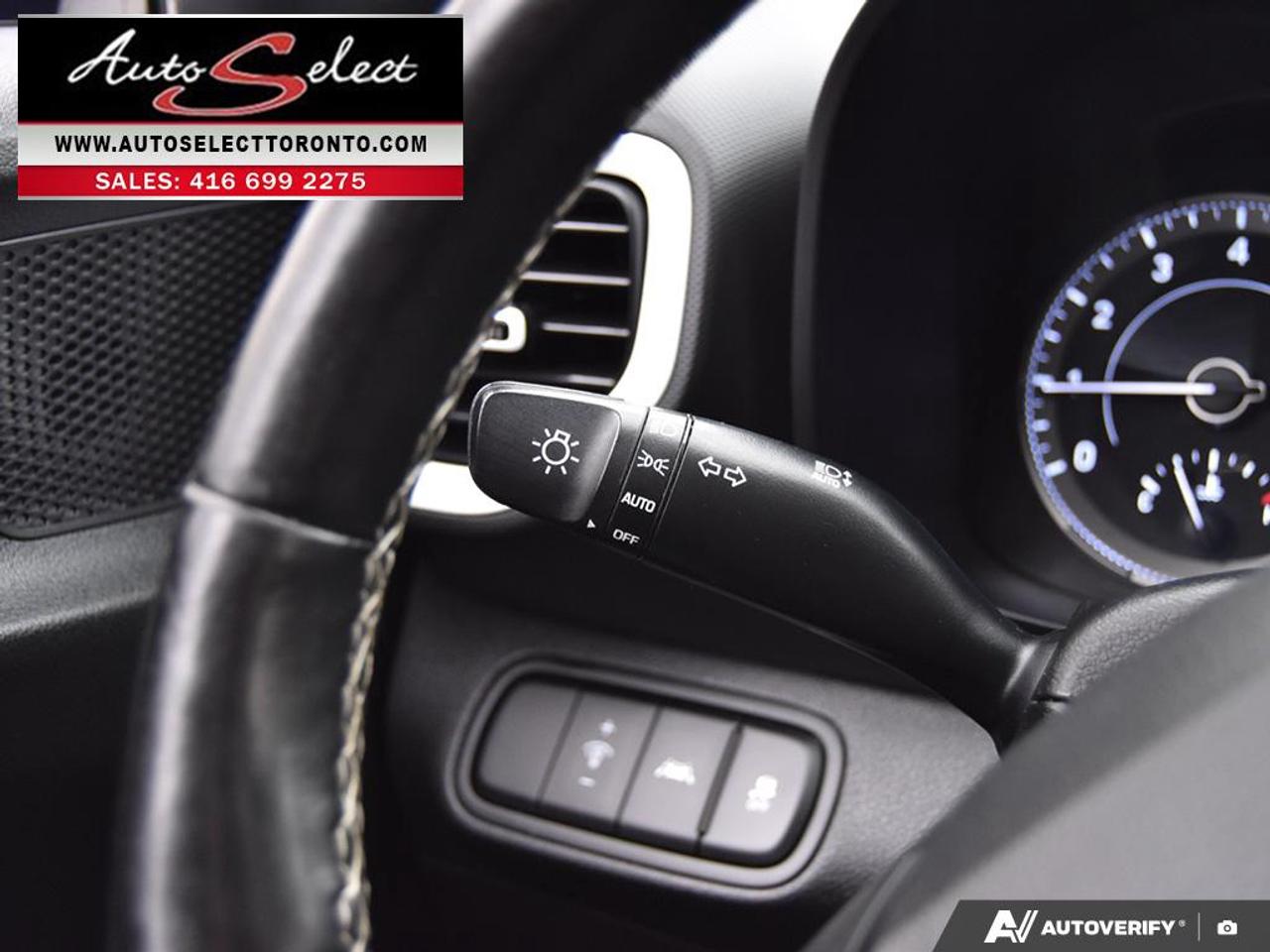 2020 Hyundai Venue Ultimate w/Black Interior (IVT) Sunroof - Apple Carplay - Clean Carfax Photo