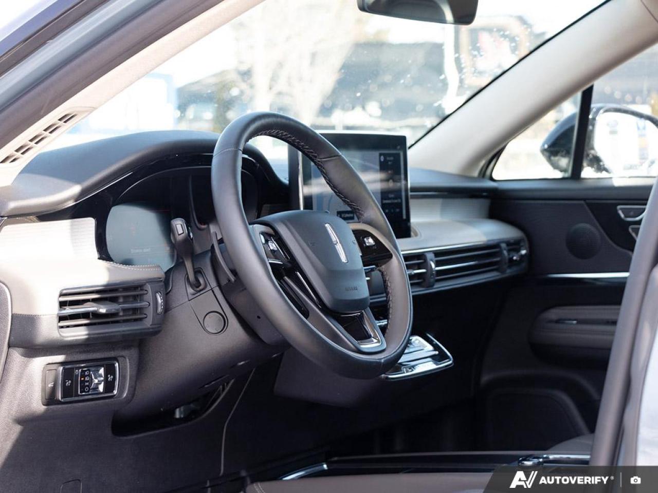 2025 Lincoln Corsair Reserve 201A | JET APPEARANCE PACKAGE | NAVIGATION SYSTEM Photo