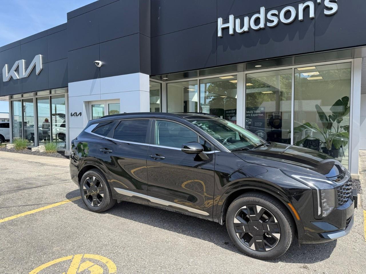 At Hudsons Listowel Kia we make car buying a breeze! New car pricing with $0 down approvals are among your options (*on approved credit). There are a variety of finance and lease options available. Also expect top dollar for your trade-in!Selling price/payment shown includes incentive(s). Does not include HST & Licensing. Bi-Weekly payments reflect current Kia Canada incentives. We have professional Product Specialist to guide you through your vehicle purchase. Contact us for more info! 1-800-403-9909