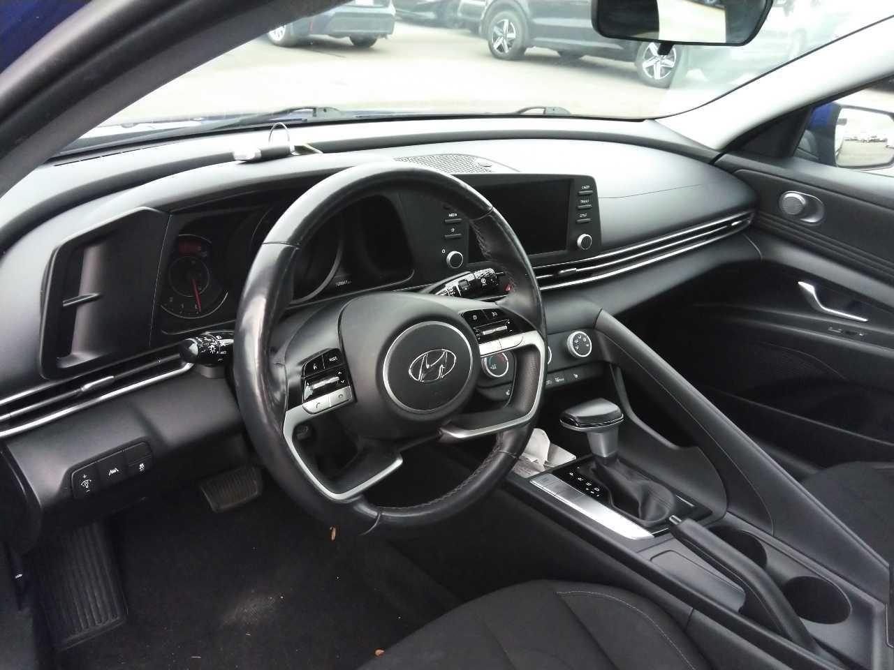 2022 Hyundai Elantra Preferred Photo