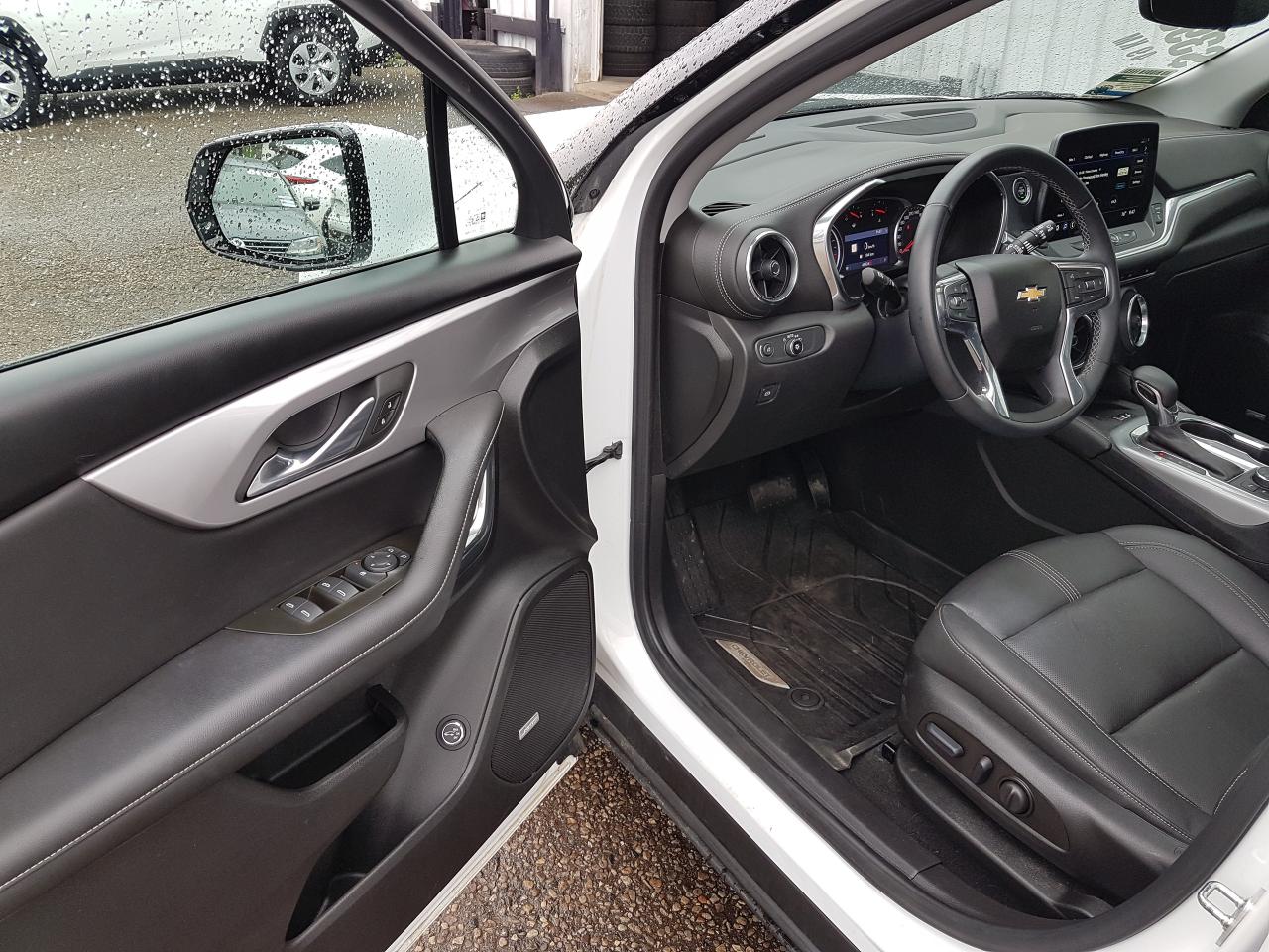 2023 Chevrolet Blazer LT V6 AWD *LEATHER-SUNROOF-NAVIGATION* Photo