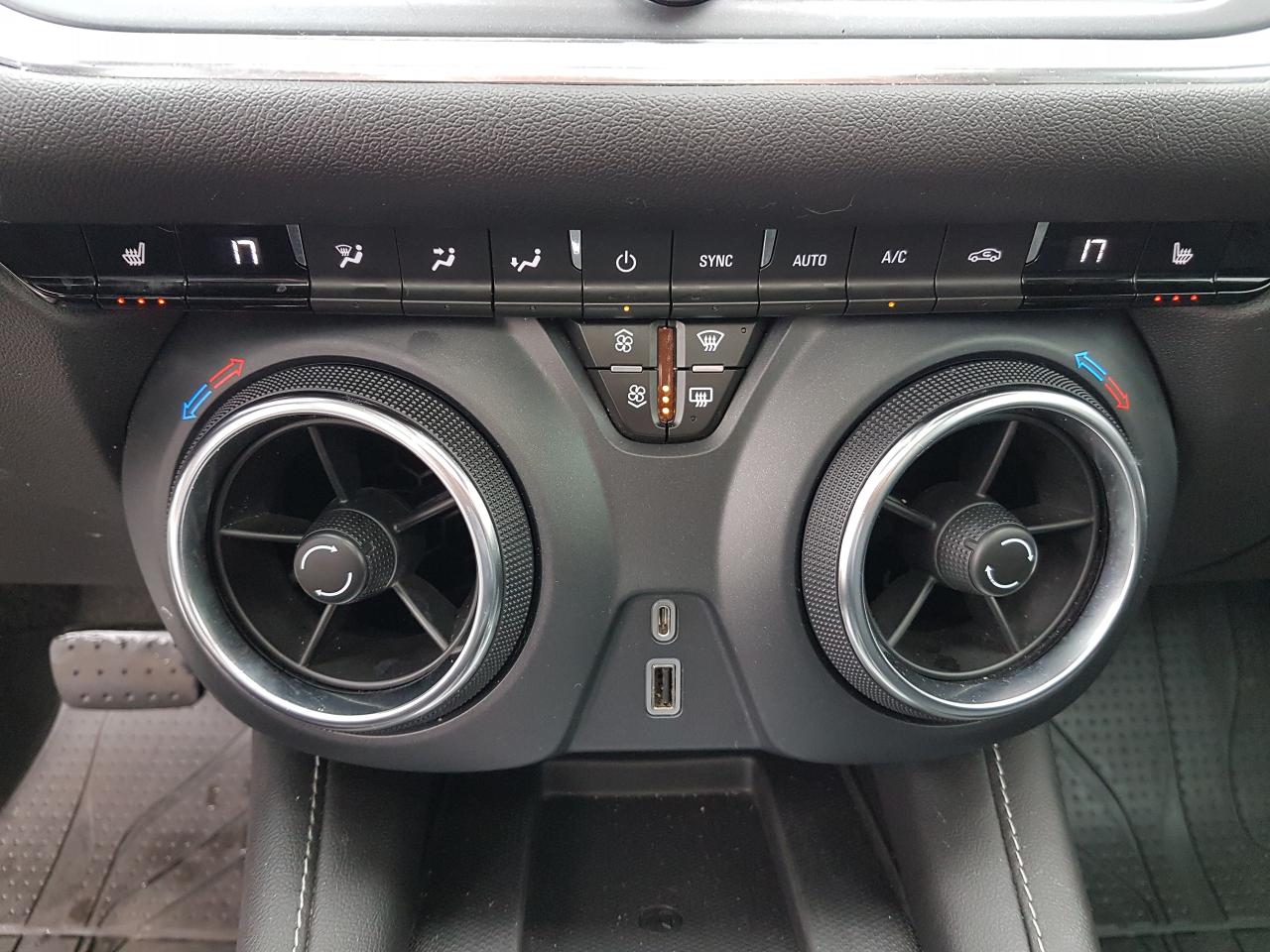 2023 Chevrolet Blazer LT V6 AWD *LEATHER-SUNROOF-NAVIGATION* Photo