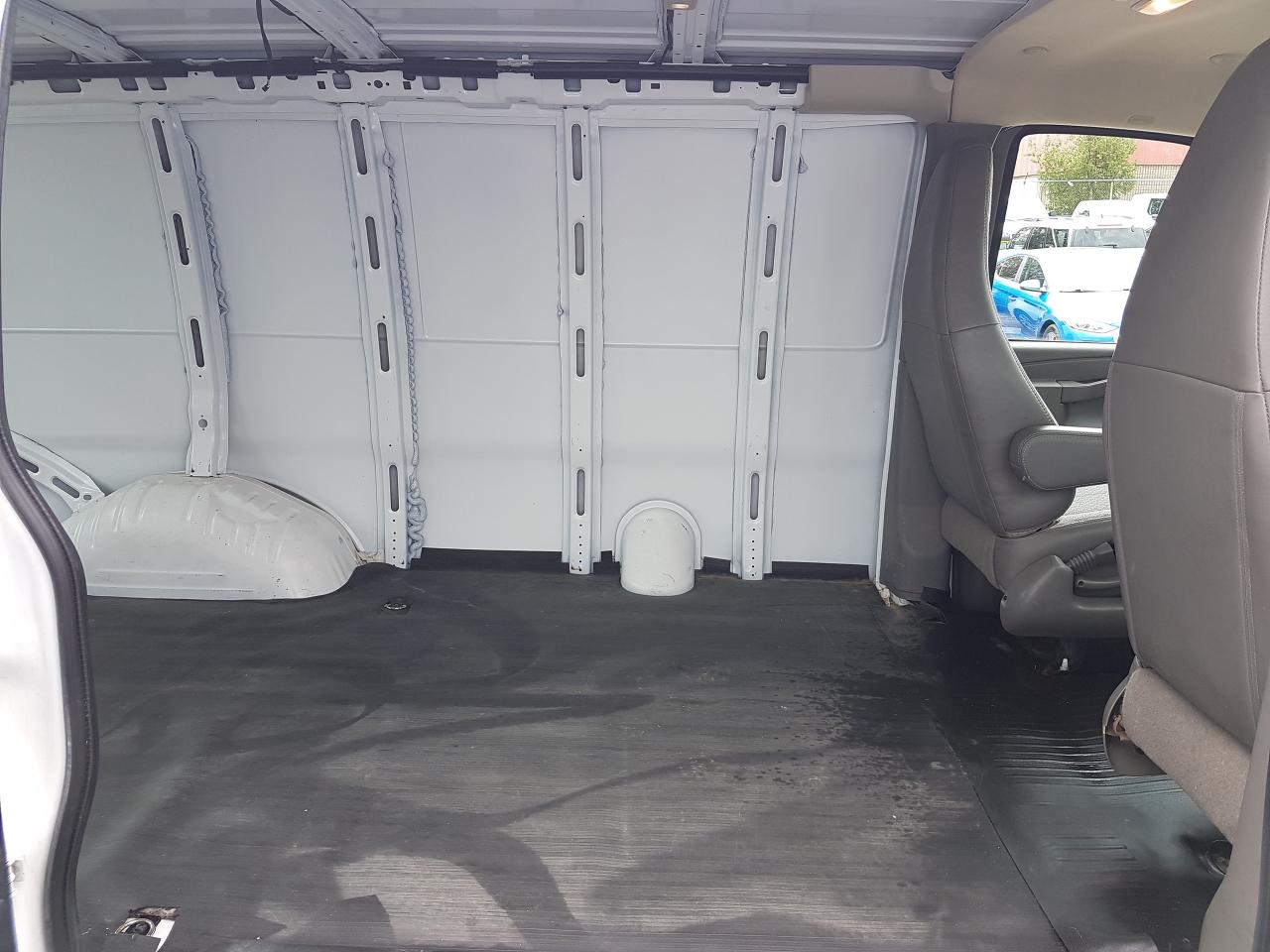 2023 Chevrolet Express 2500 Cargo 135" Photo