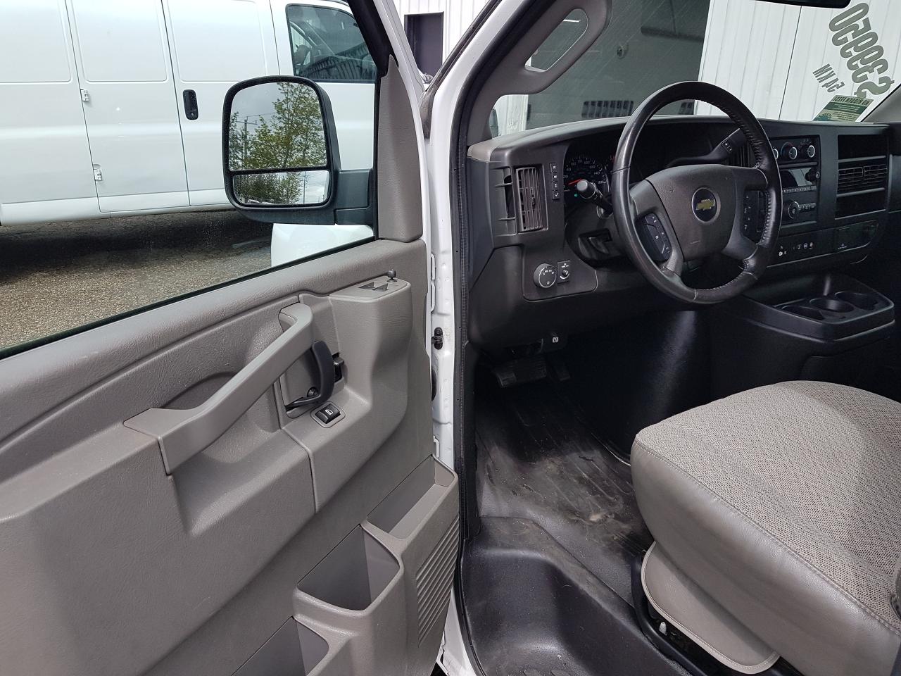 2023 Chevrolet Express 2500 Cargo 135" Photo