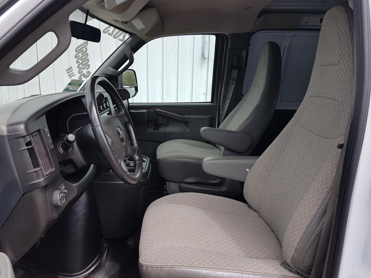 2023 Chevrolet Express 2500 Cargo 135" Photo