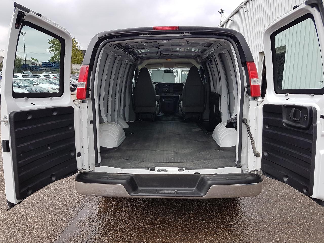 2023 Chevrolet Express  Photo