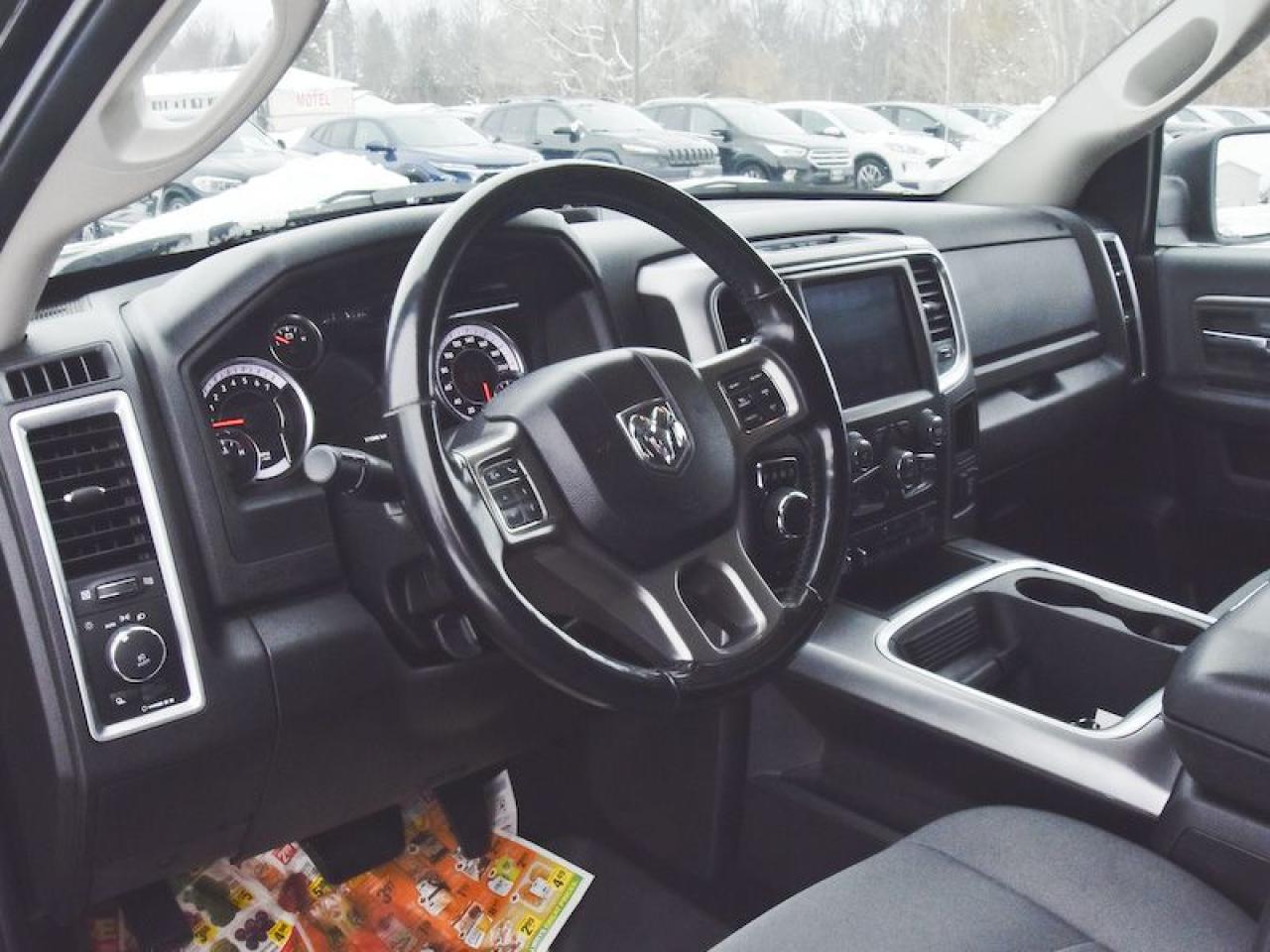 2021 RAM 1500 Classic SLT Photo4