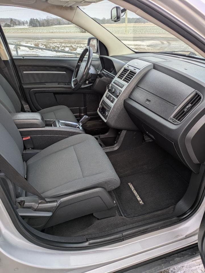 2010 Dodge Journey FWD 4DR SXT Photo
