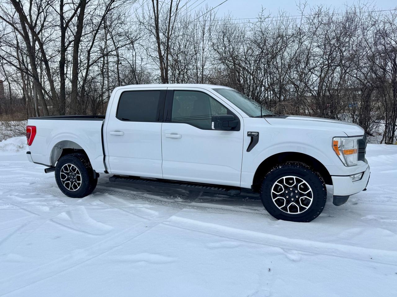2021 Ford F-150 XLT 4WD 3.5L V6 Ecoboost Clean Carfax | Low Kms Photo2