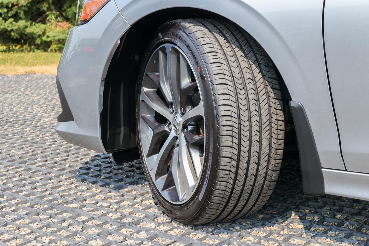 2024 Honda Civic Touring 4dr Sedan Photo