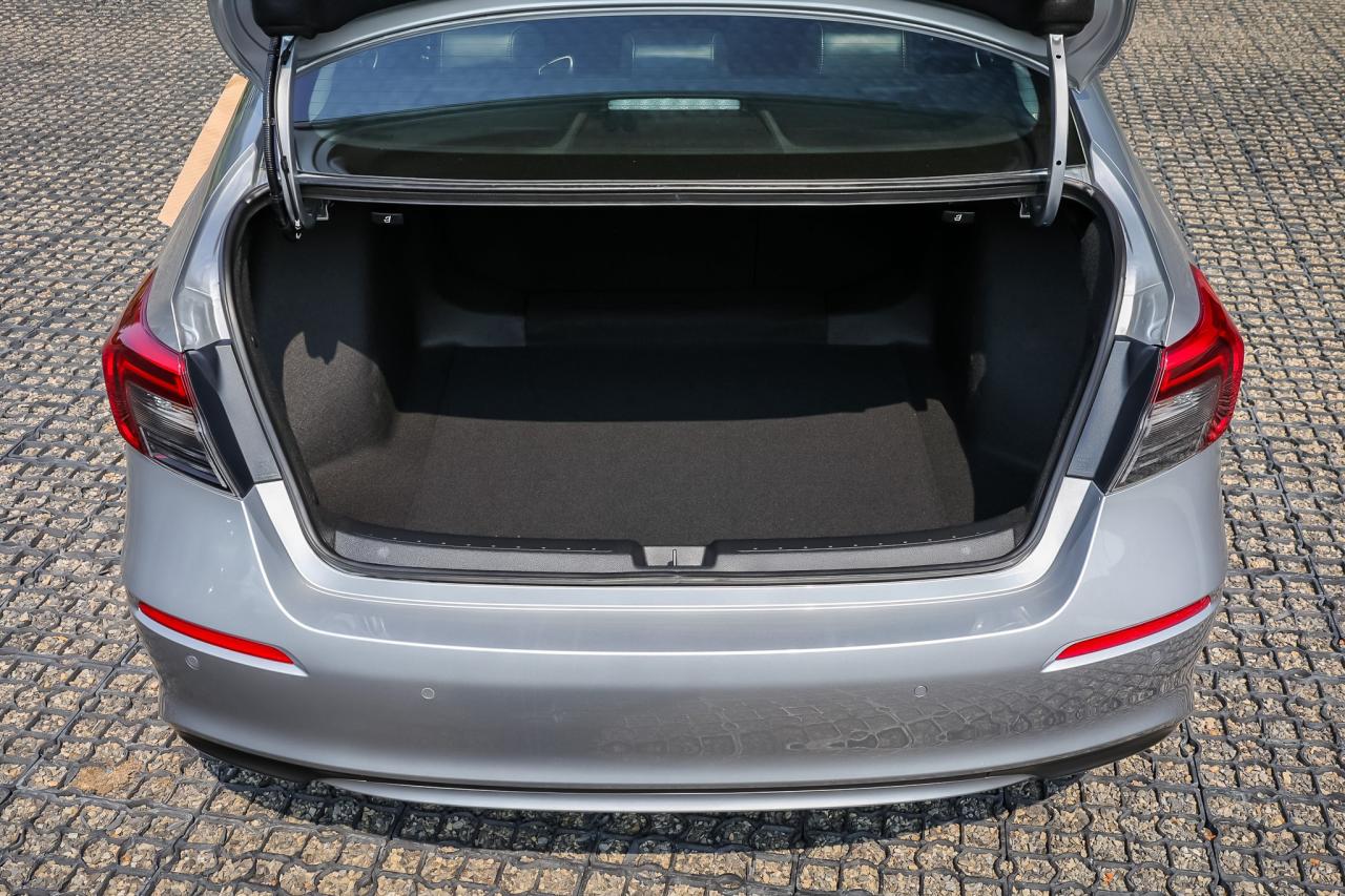 2024 Honda Civic Touring 4dr Sedan Photo