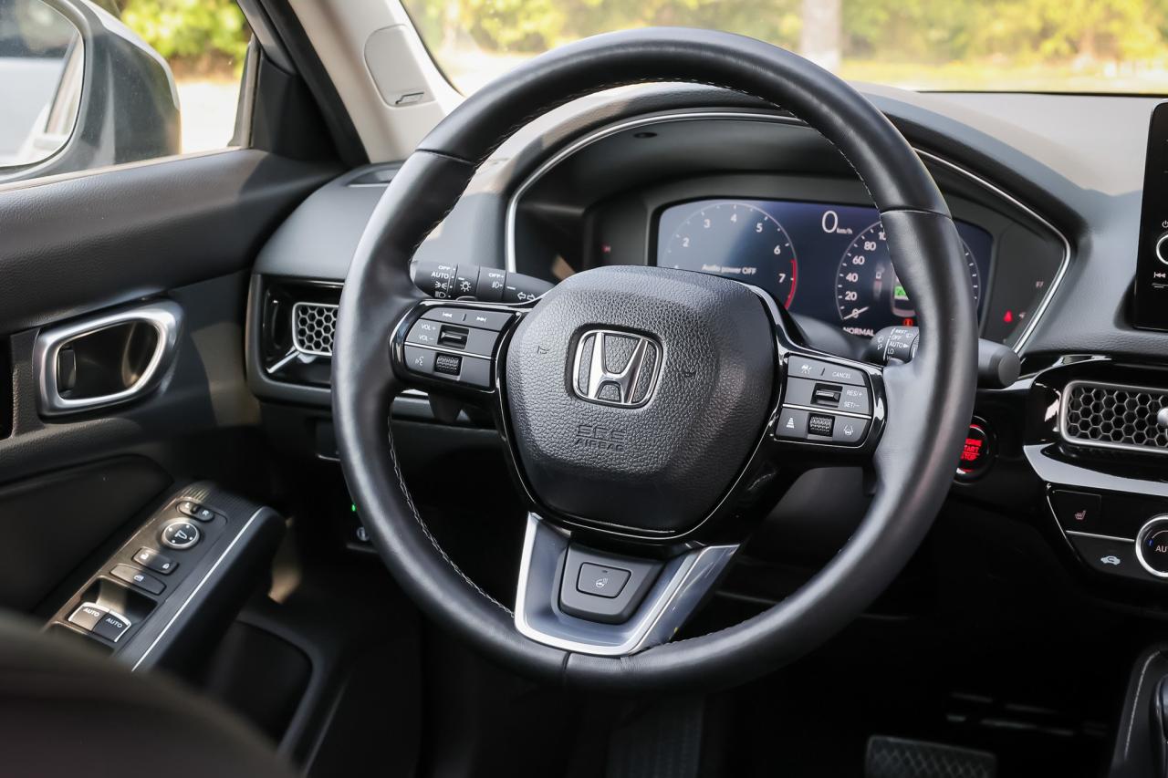2024 Honda Civic Touring 4dr Sedan Photo