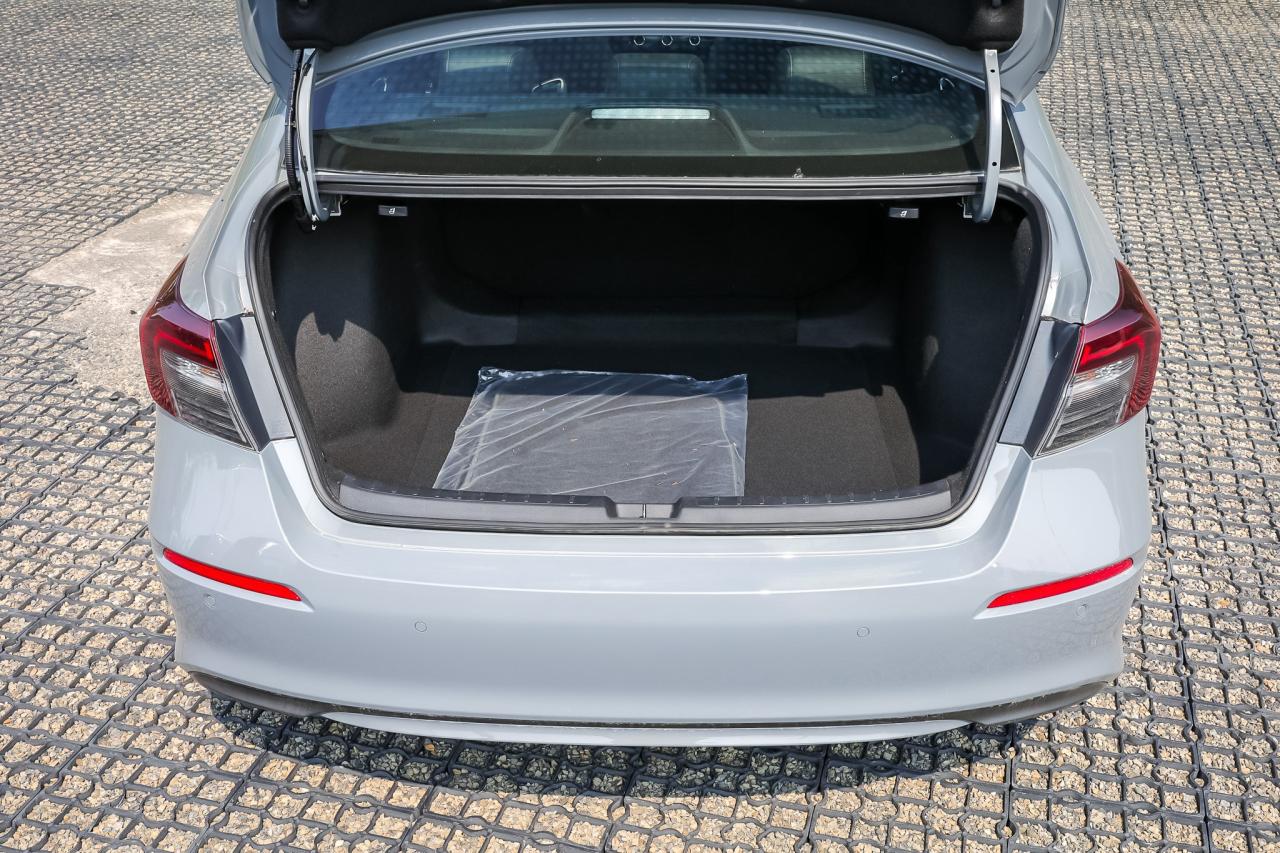 2025 Honda Civic Hybrid Sport Touring 4dr Sedan Photo