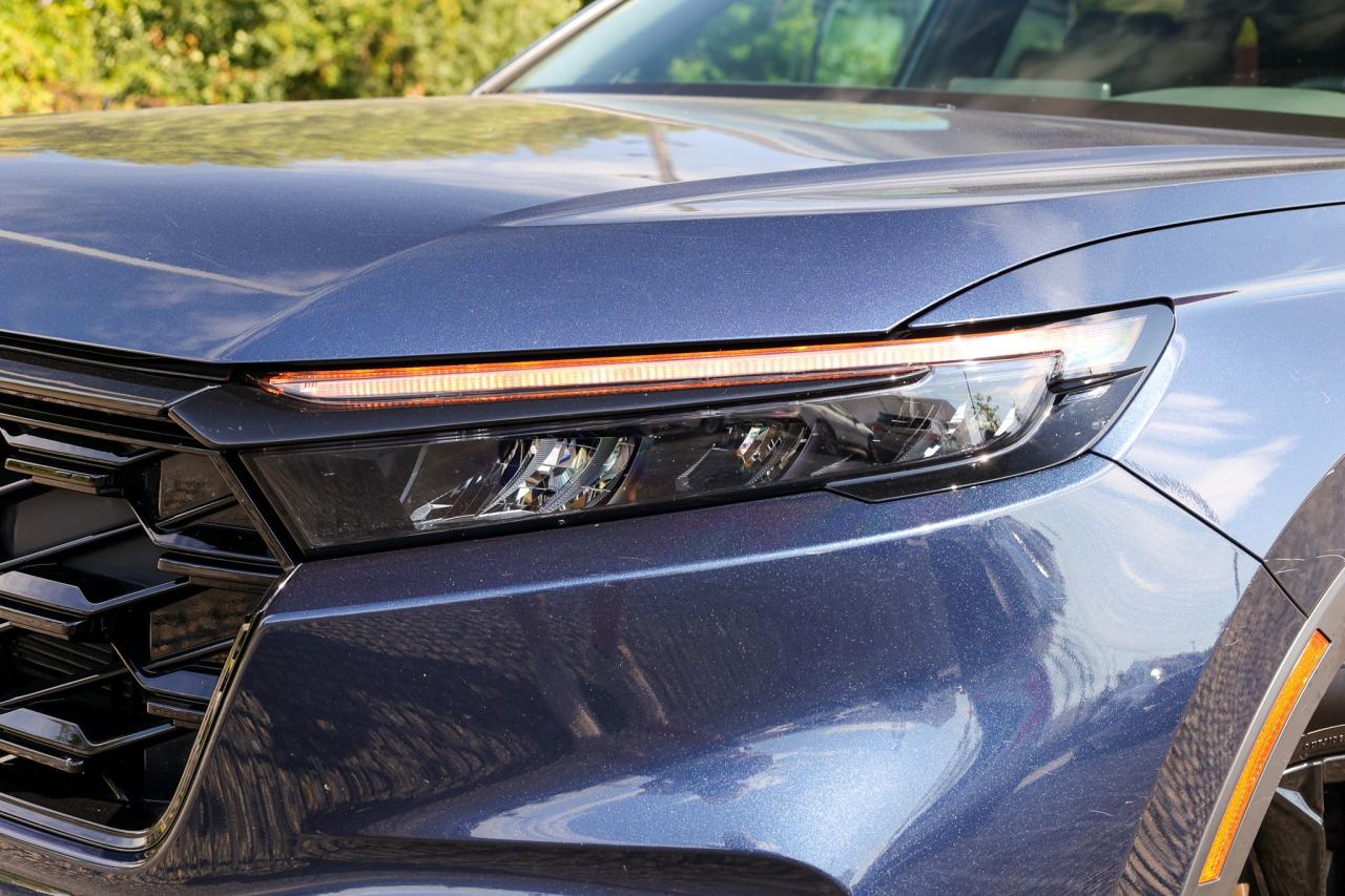 2023 Honda CR-V Hybrid Touring 4dr All-Wheel Drive Photo