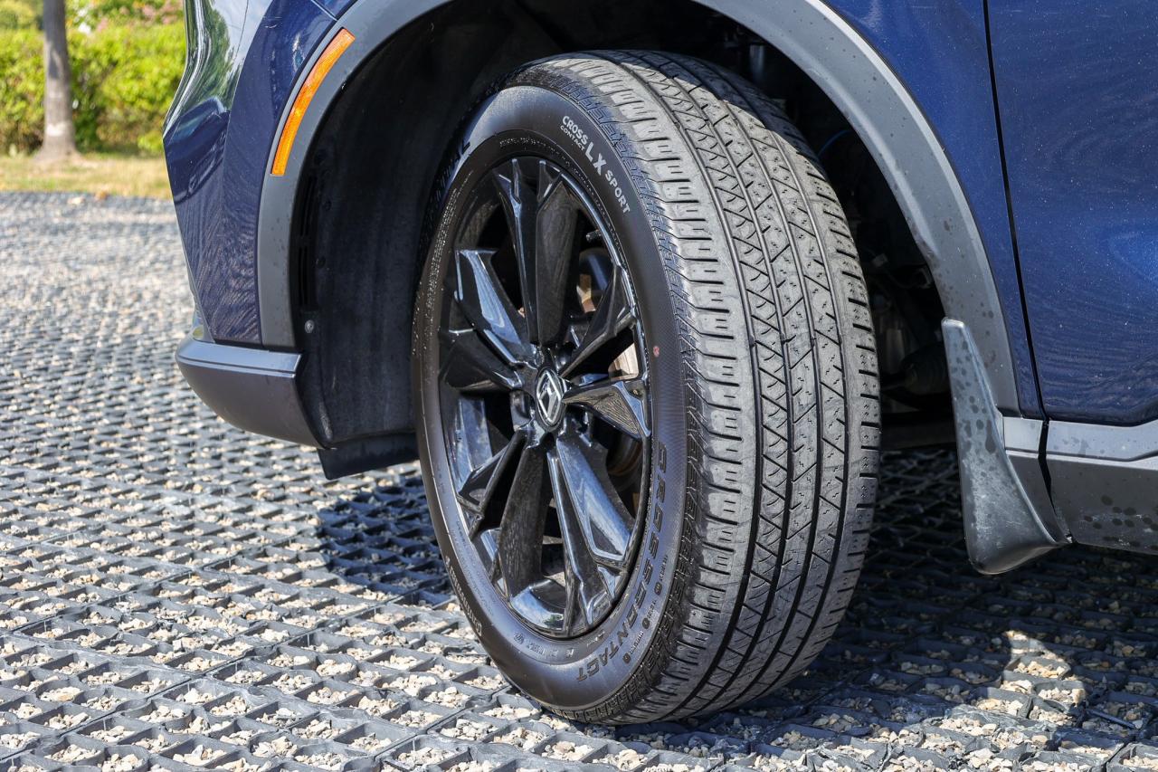 2023 Honda CR-V Hybrid Touring 4dr All-Wheel Drive Photo