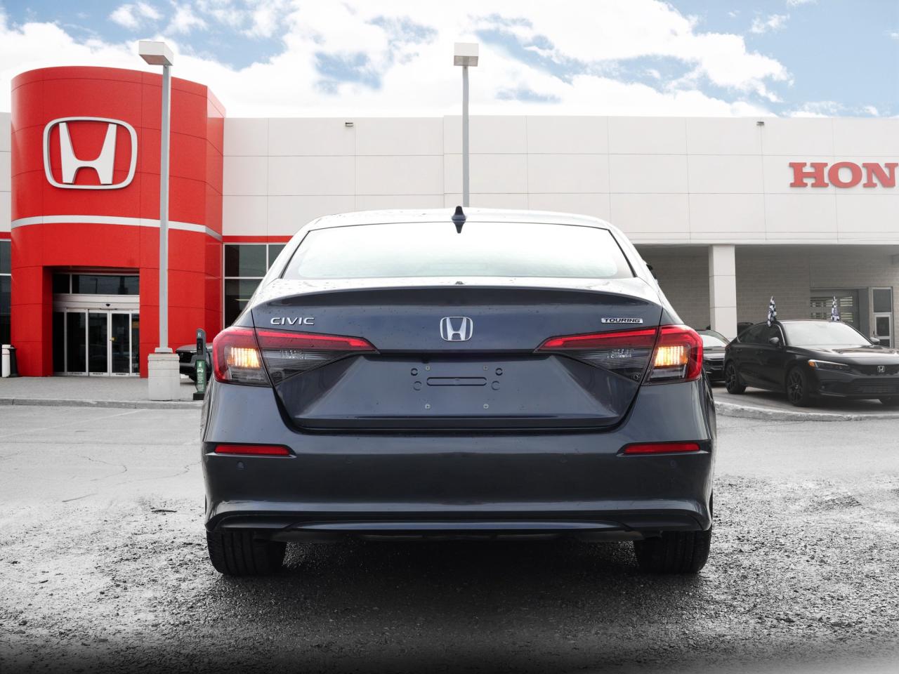 2022 Honda Civic Touring 4dr Sedan Photo