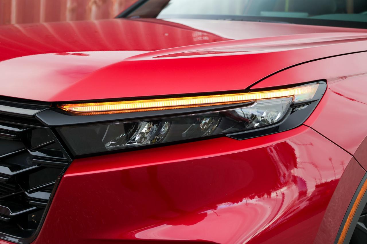 2023 Honda CR-V Hybrid Touring 4dr All-Wheel Drive Photo