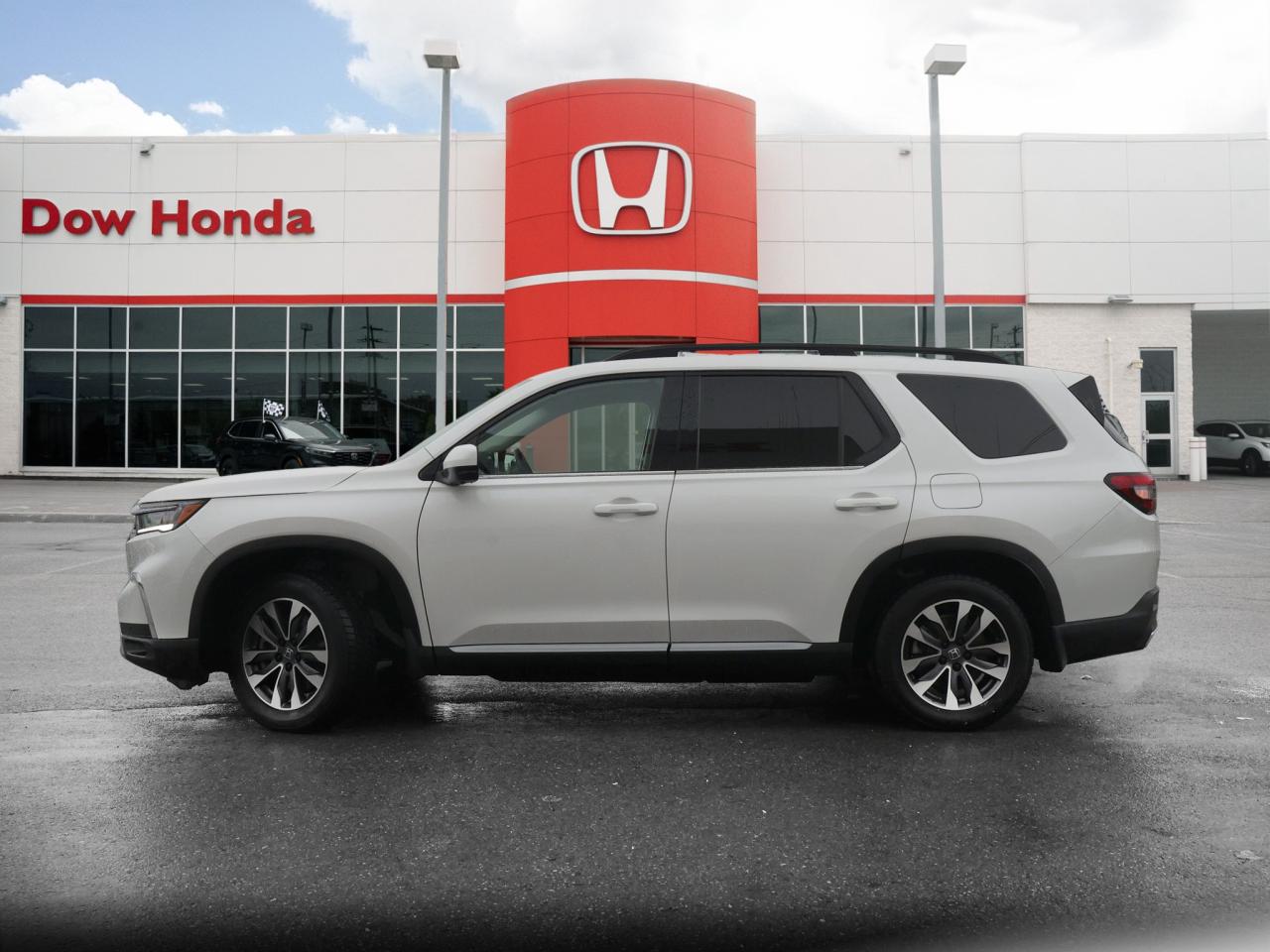 2025 Honda Pilot Touring 4dr All-Wheel Drive Photo