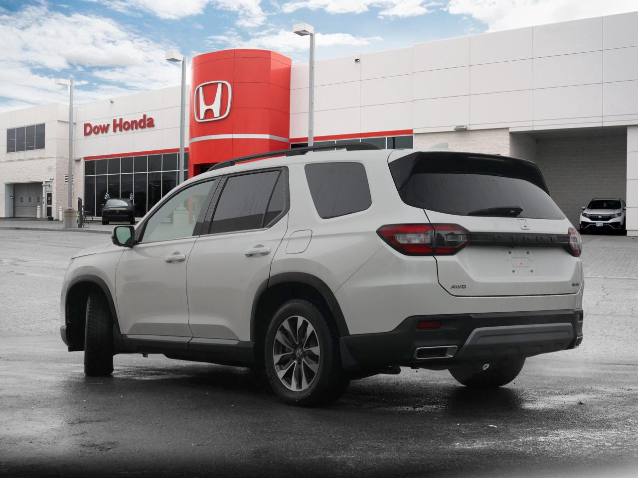 2025 Honda Pilot Touring 4dr All-Wheel Drive Photo3