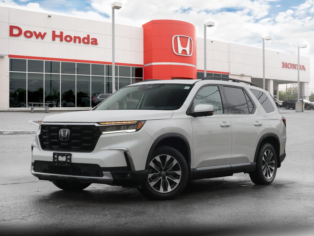 2025 Honda Pilot Touring 4dr All-Wheel Drive Photo