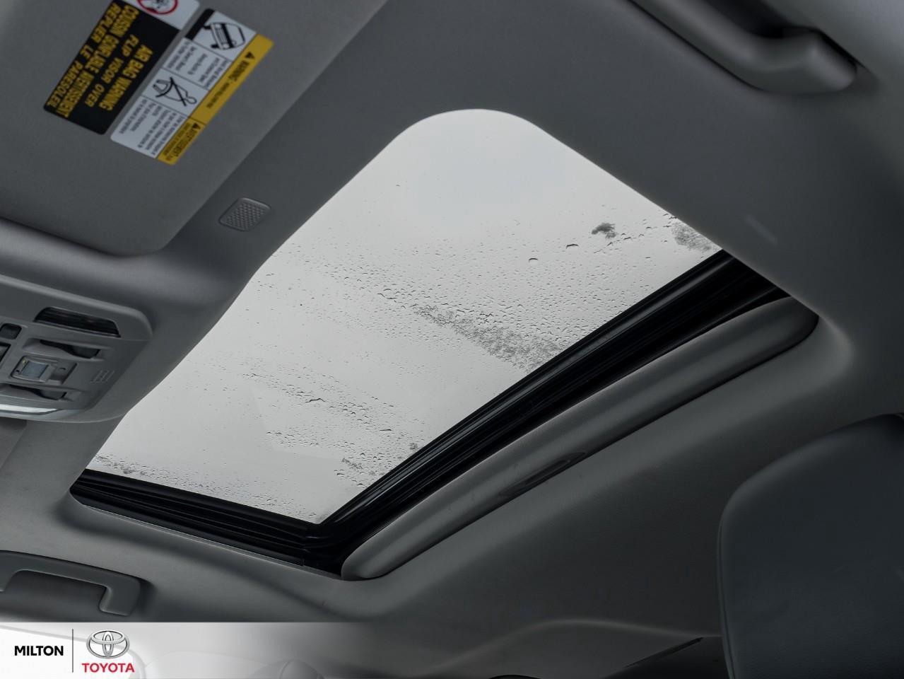 2021 Toyota Highlander LEATHER SUNROOF BLIND SPOT ONE OWNER NEW TIRES AND Photo