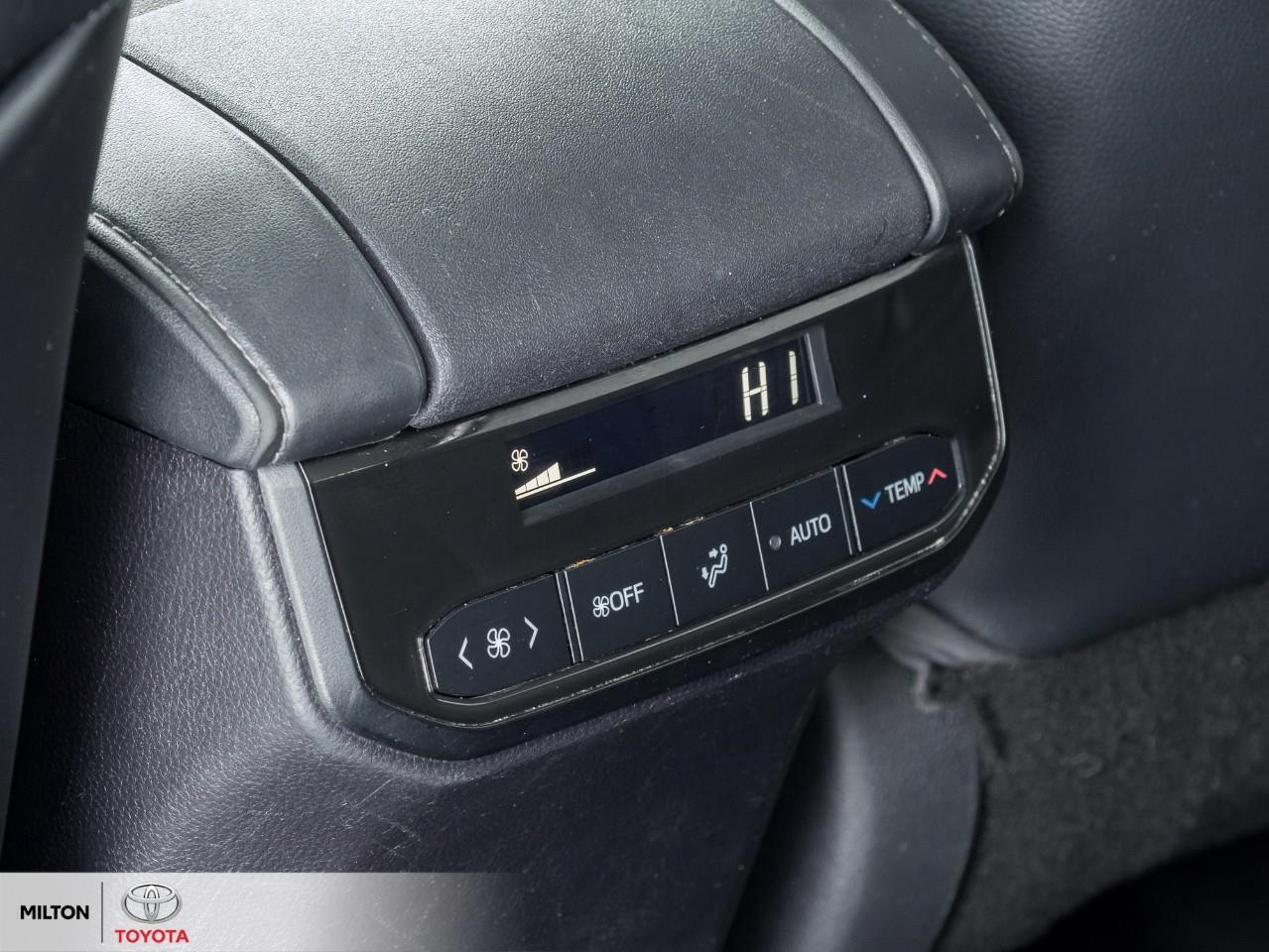 2021 Toyota Highlander LEATHER SUNROOF BLIND SPOT ONE OWNER NEW TIRES AND Photo