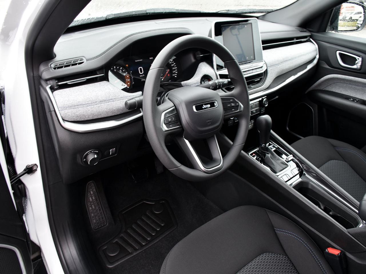 2025 Jeep Compass SPORT   HEATED SEATS   4X4   APPLE CARPLAY Photo