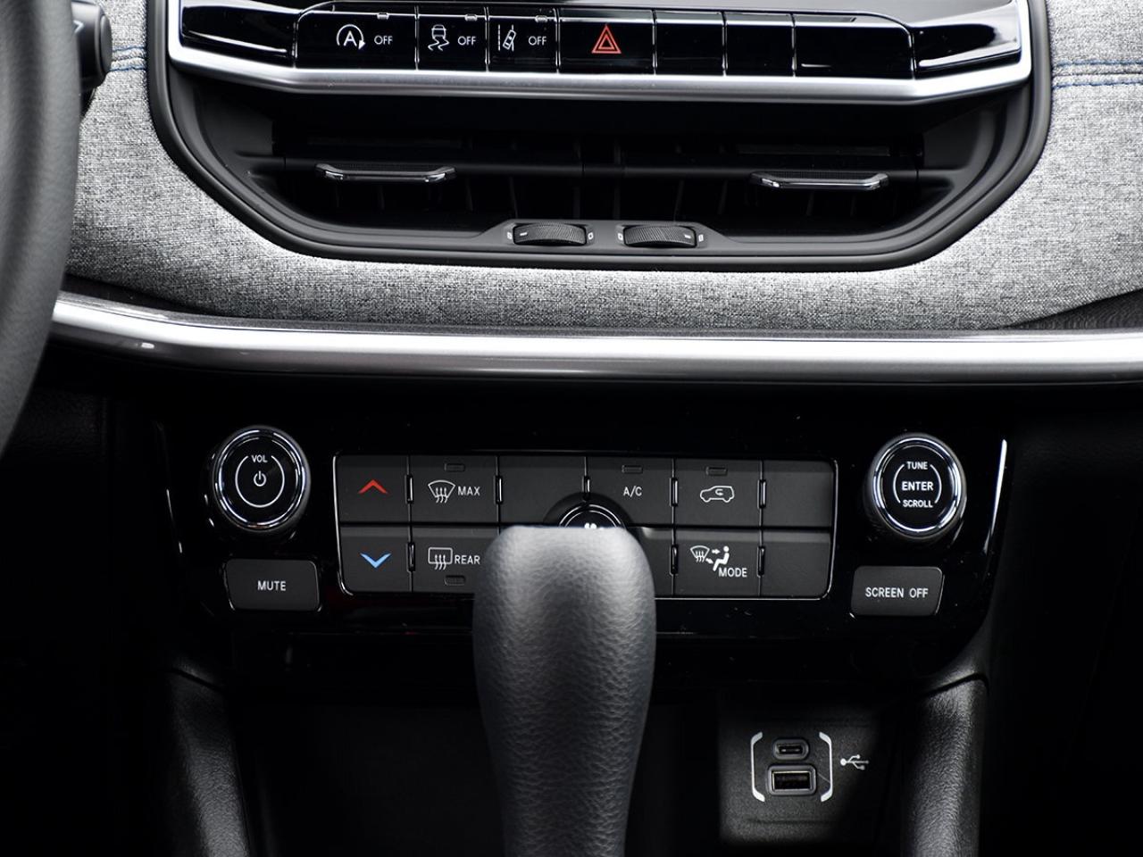 2025 Jeep Compass SPORT   HEATED SEATS   4X4   APPLE CARPLAY Photo