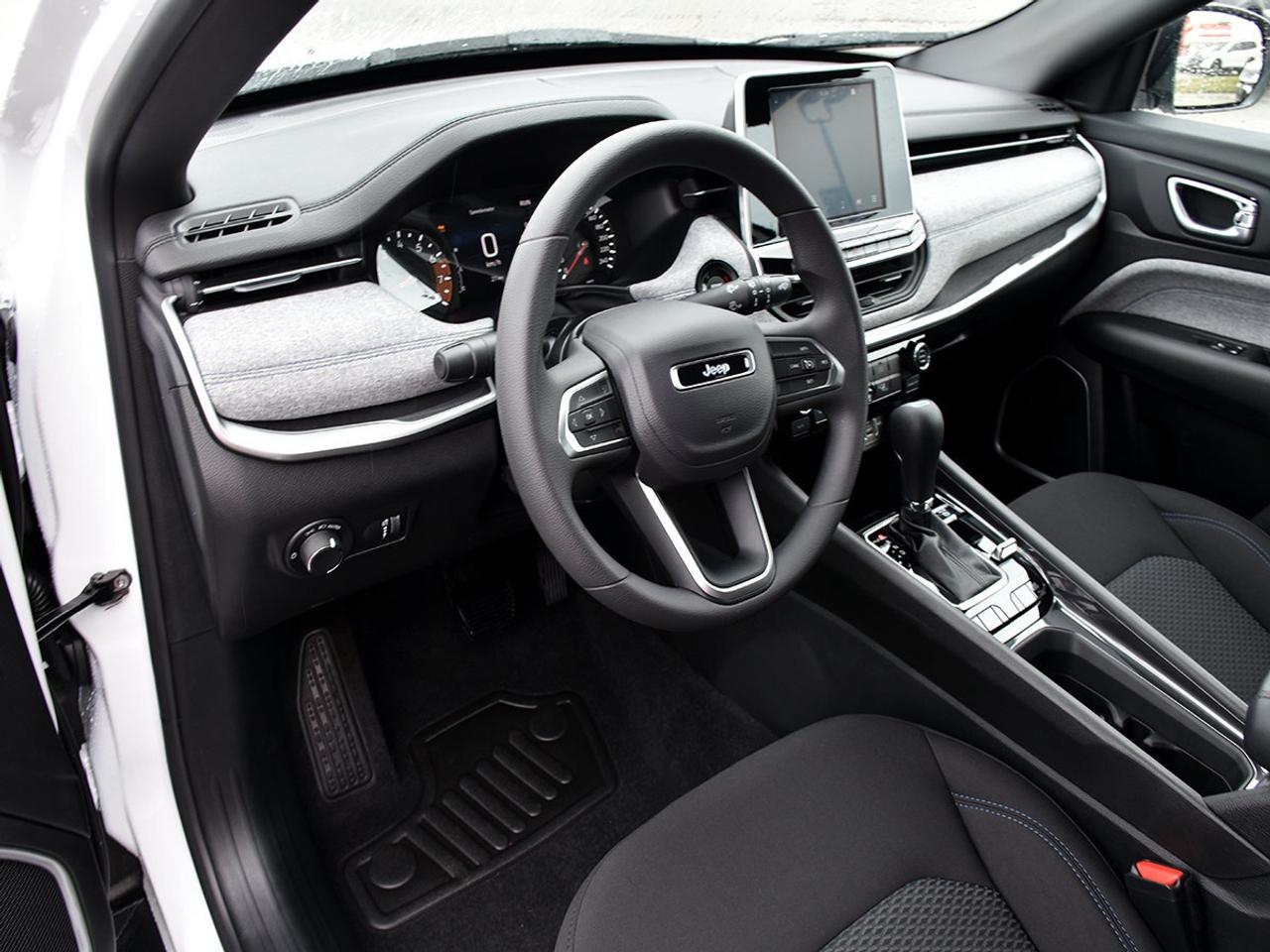 2025 Jeep Compass SPORT   HEATED SEATS   4X4   APPLE CARPLAY Photo