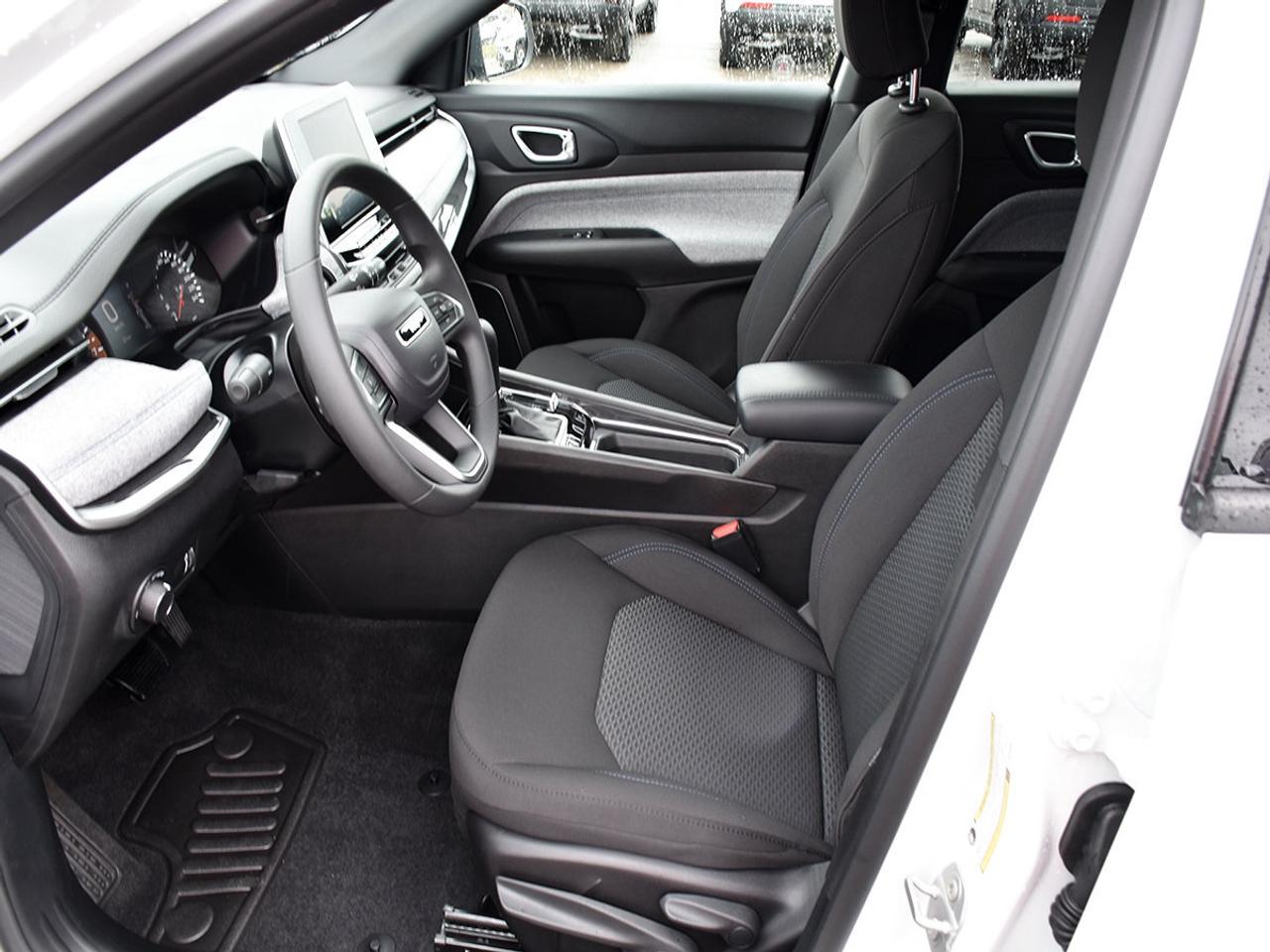 2025 Jeep Compass SPORT   HEATED SEATS   4X4   APPLE CARPLAY Photo