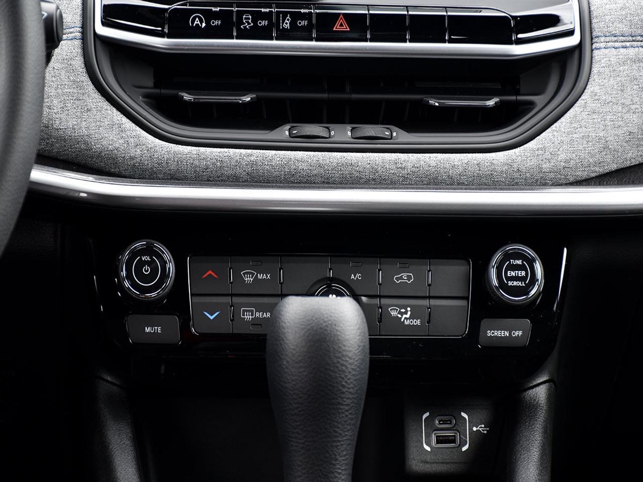 2025 Jeep Compass SPORT   HEATED SEATS   4X4   APPLE CARPLAY Photo