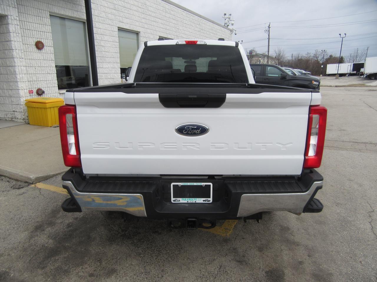 2024 Ford F-250 CREW CAB XLT PKG 4X4 6.8 FT BOX Photo3