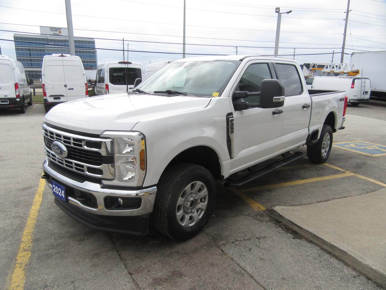 2024 Ford F-250 CREW CAB XLT PKG 4X4 6.8 FT BOX Photo4