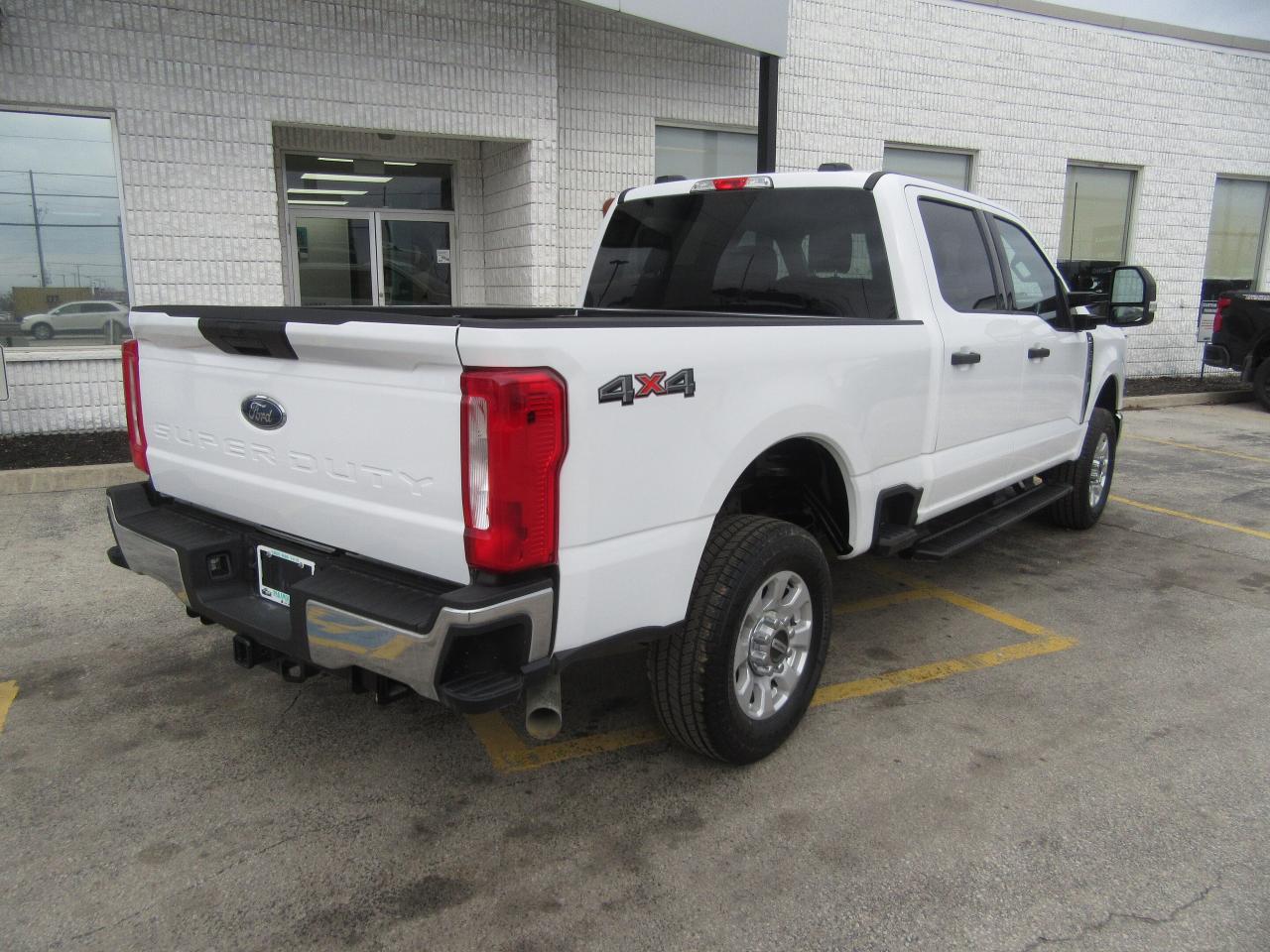 2024 Ford F-250 CREW CAB XLT PKG 4X4 6.8 FT BOX Photo