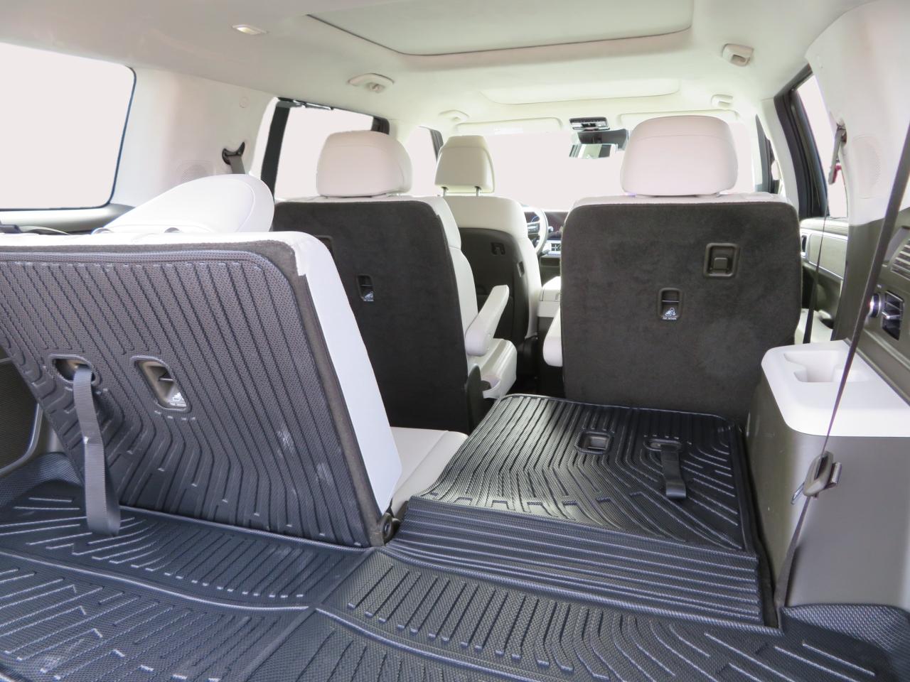 2024 Hyundai Santa Fe Ultimate Calligraphy AWD w/Beige Interior Photo