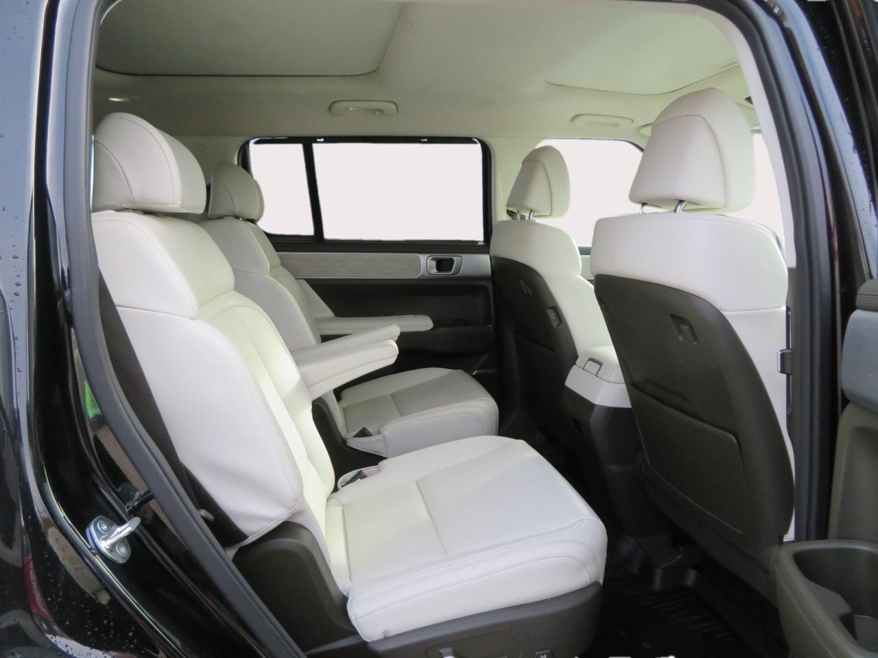 2024 Hyundai Santa Fe Ultimate Calligraphy AWD w/Beige Interior Photo