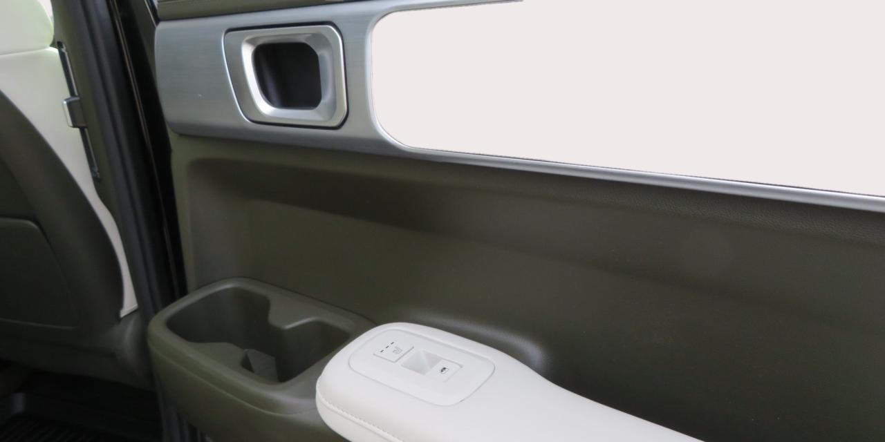 2024 Hyundai Santa Fe Ultimate Calligraphy AWD w/Beige Interior Photo