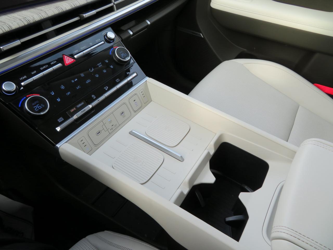 2024 Hyundai Santa Fe Ultimate Calligraphy AWD w/Beige Interior Photo