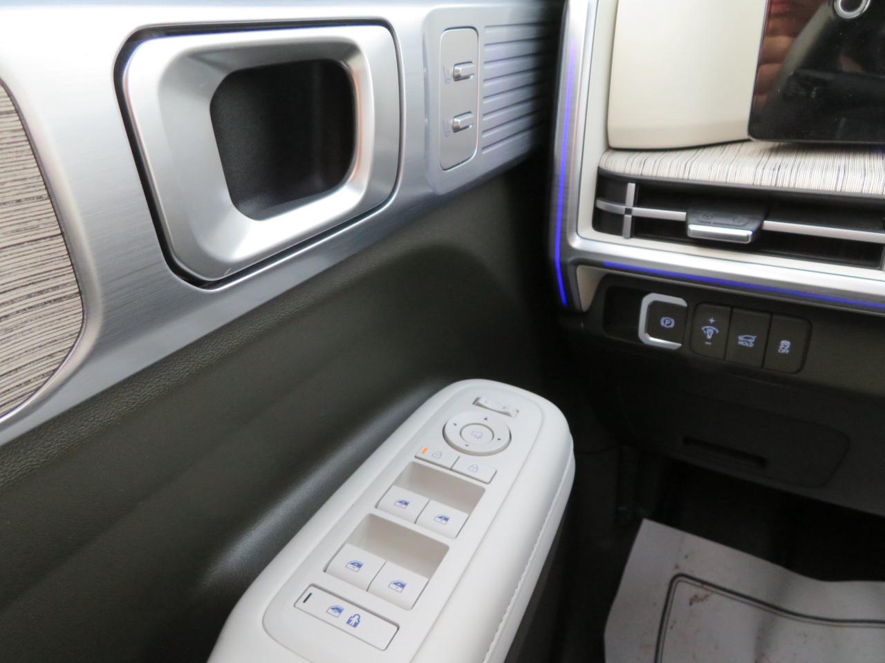 2024 Hyundai Santa Fe Ultimate Calligraphy AWD w/Beige Interior Photo