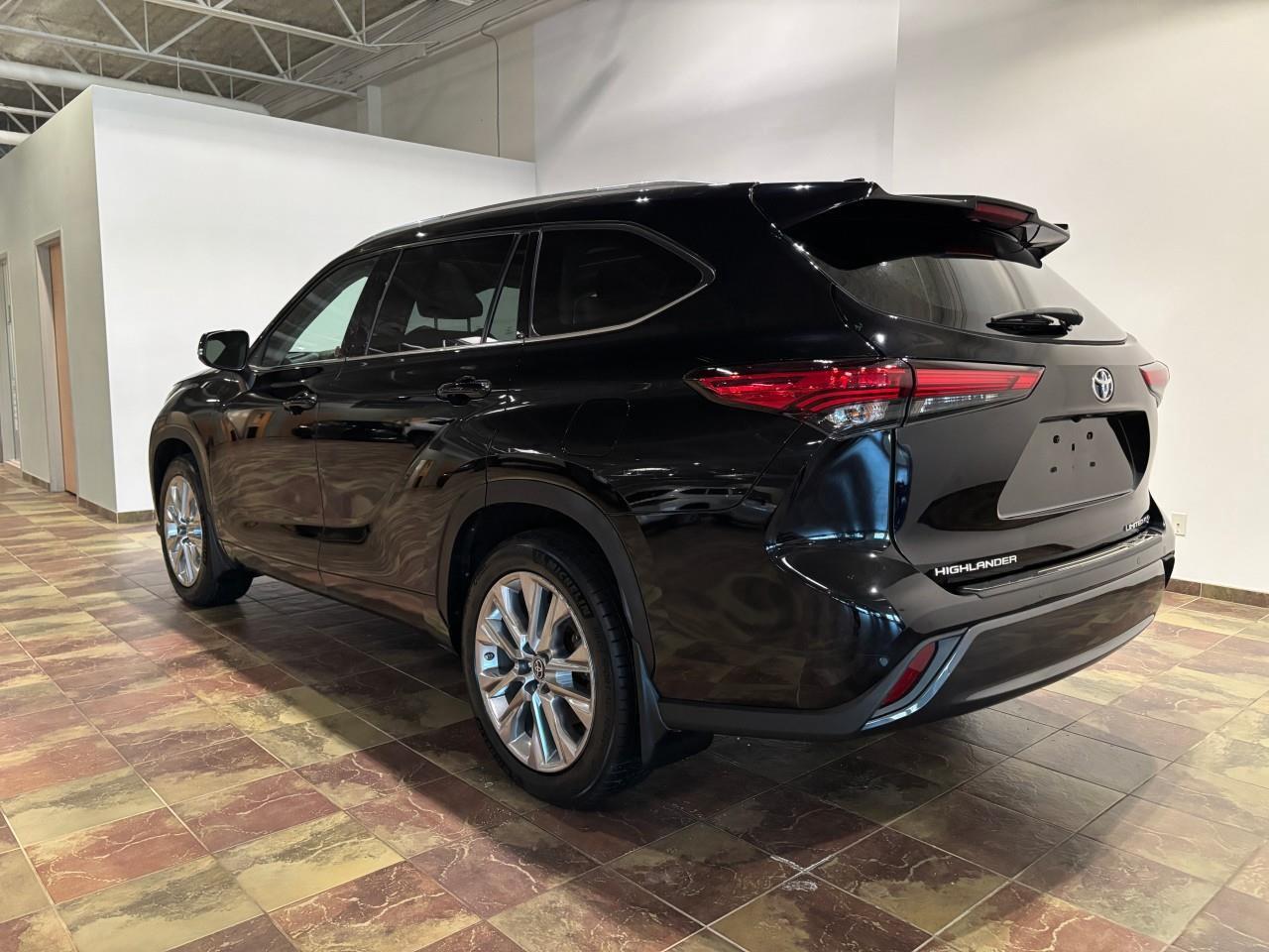 2020 Toyota Highlander LIMITED  Photo