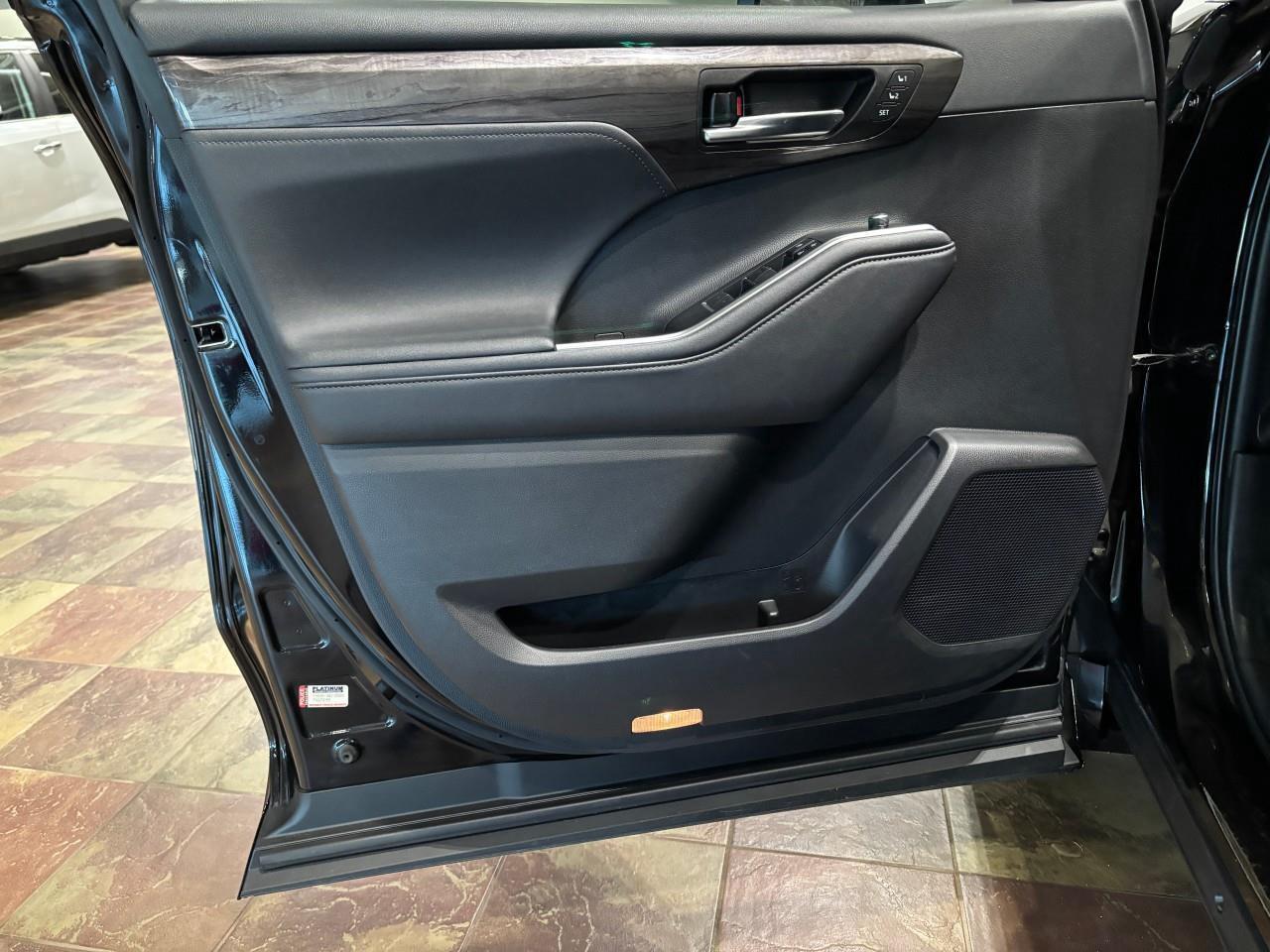 2020 Toyota Highlander LIMITED  Photo