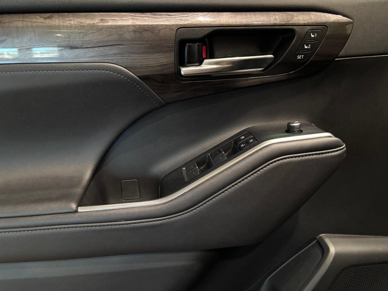 2020 Toyota Highlander LIMITED  Photo