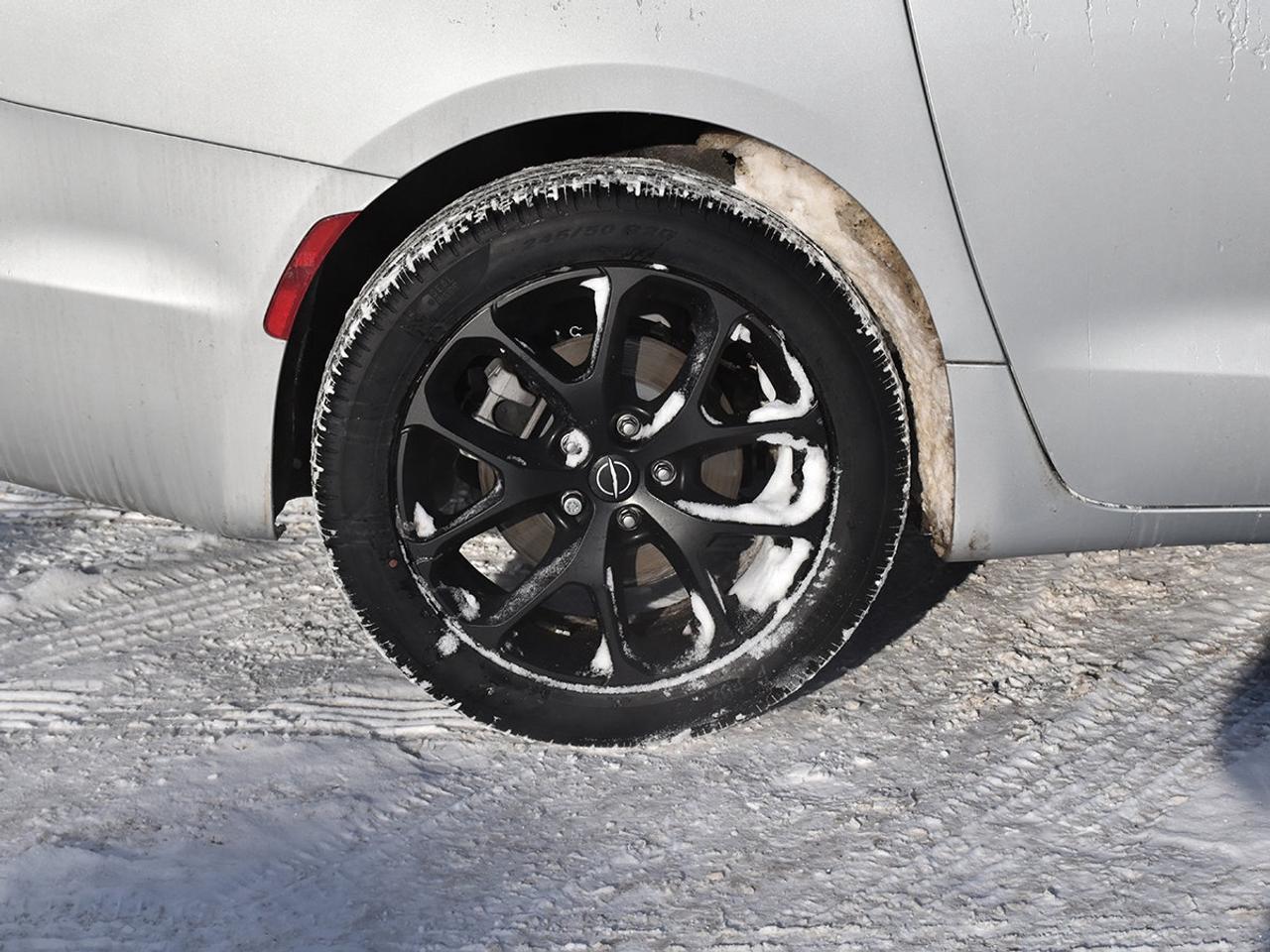 2026 Chrysler Pacifica SELECT AWD   S-APPEARANCE PKG   LEATHER   POWER DO Photo